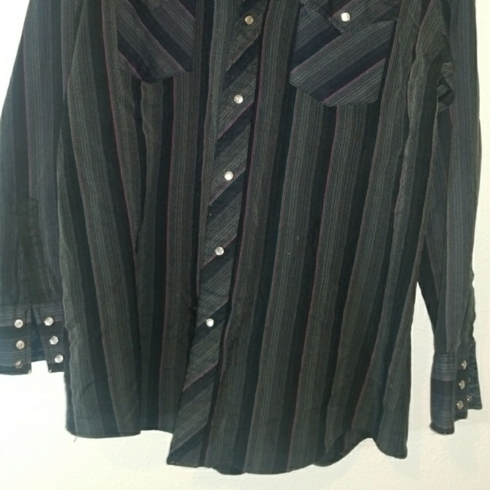 Corral West Ranchwear - Picture 2 of 6